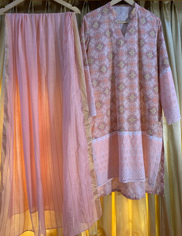 Trendy Farshi Shalwar Kameez Set in Peach Print with Dupatta – Elegant Ethnic Revival - Image 4