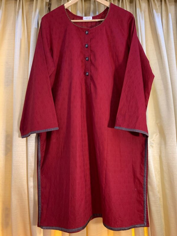 Elegant Maroon Ethnic Set with Floral Dupatta – Kurti, Dhoti Pants & Organza Drape - Image 5