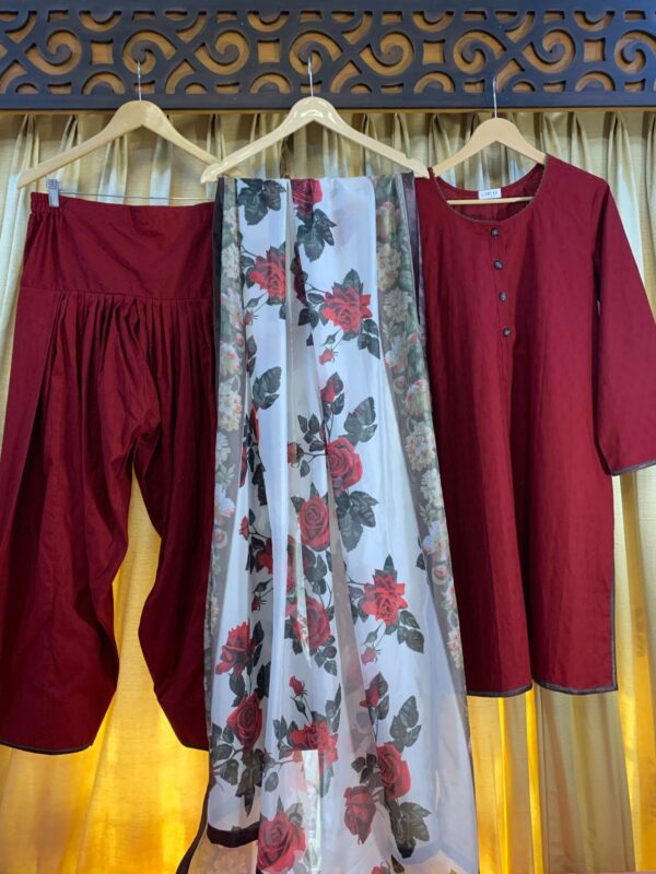 Elegant Maroon Ethnic Set with Floral Dupatta – Kurti, Dhoti Pants & Organza Drape - Image 3