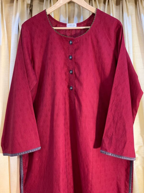 Elegant Maroon Ethnic Set with Floral Dupatta – Kurti, Dhoti Pants & Organza Drape - Image 6