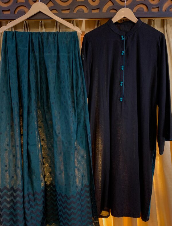 Midnight Oasis – Noir Three-Piece Kurta Set with Teal Veil & Handcrafted Details - Image 3